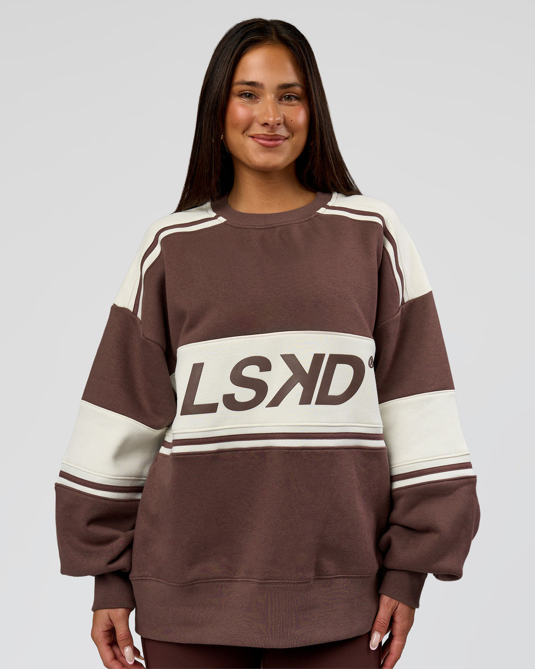 Woman wearing A-Team Sweater Oversize in Cocoa Powder-Off White | Model:Bianca | Size:XS - view 11
