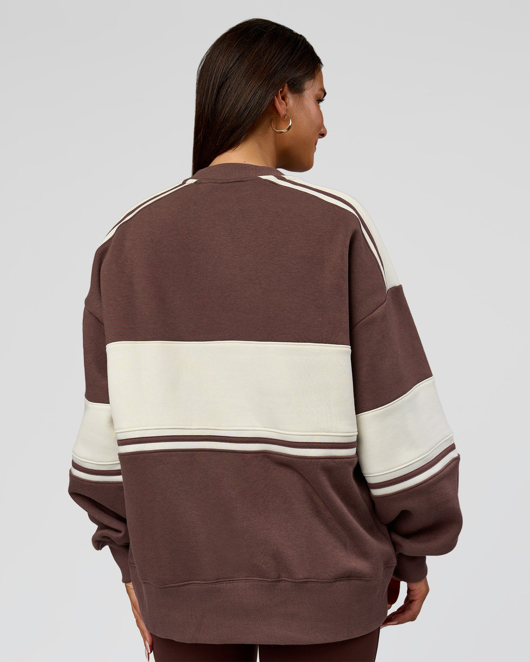 Woman wearing A-Team Sweater Oversize in Cocoa Powder-Off White | Model:Bianca | Size:XS - view 12