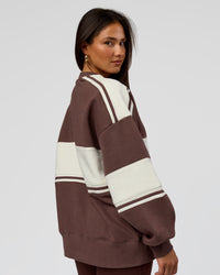 Woman wearing A-Team Sweater Oversize in Cocoa Powder-Off White | Model:Bianca | Size:XS | Thumbnail Index: 12