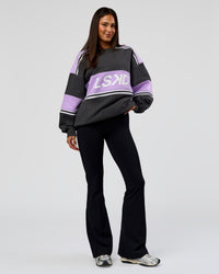 Woman wearing A-Team Sweater Oversize in Dark Storm-Pale Lilac | Model:Bianca | Size:XS | Thumbnail Index: 4