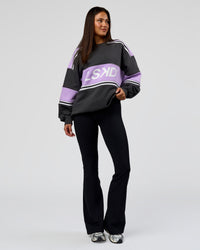 Woman wearing A-Team Sweater Oversize in Dark Storm-Pale Lilac | Model:Bianca | Size:XS | Thumbnail Index: 8