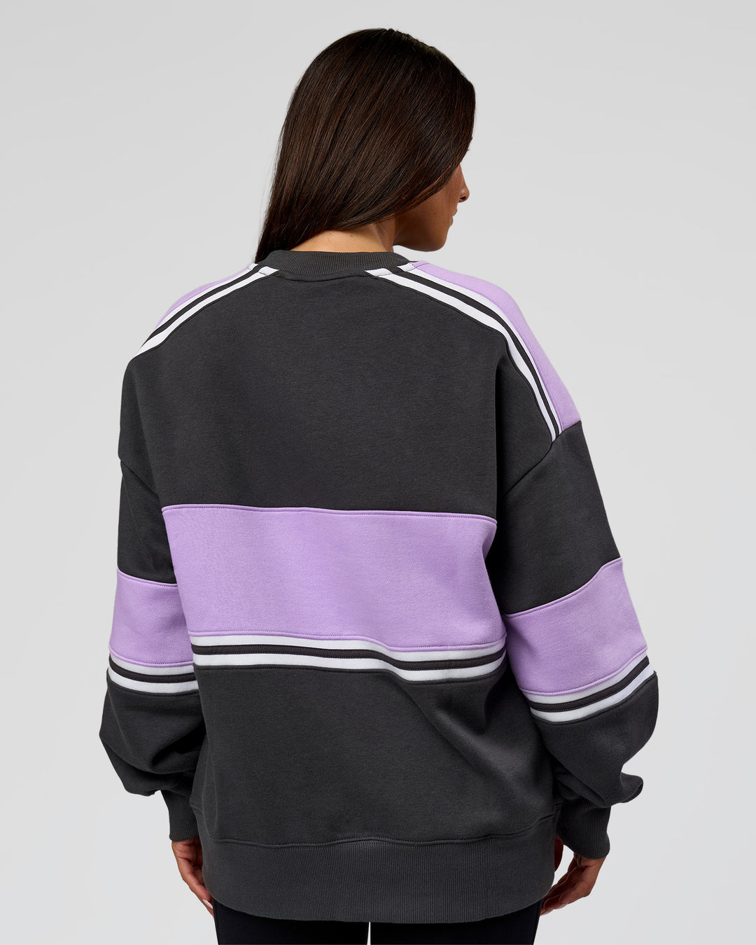 Woman wearing A-Team Sweater Oversize in Dark Storm-Pale Lilac | Model:Bianca | Size:XS - view 8