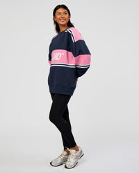 Woman wearing A-Team Sweater Oversize - Future Navy-Candy Pink | Model:Loren | Size:XS | Thumbnail Index: 4