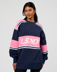Woman wearing A-Team Sweater Oversize - Future Navy-Candy Pink | Model:Loren | Size:XS | Thumbnail Index: 3