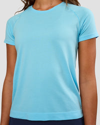 Woman wearing AeroFLX+ Seamless Tee - Baltic Sea/Baltic Sea | Model:Dakota | Size:XS | Thumbnail Index: 2