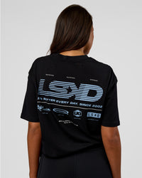 Woman wearing Archive FLXCotton Oversized Tee - Black-Open Air | Model:Kirstyn | Size:XS | Thumbnail Index: 3