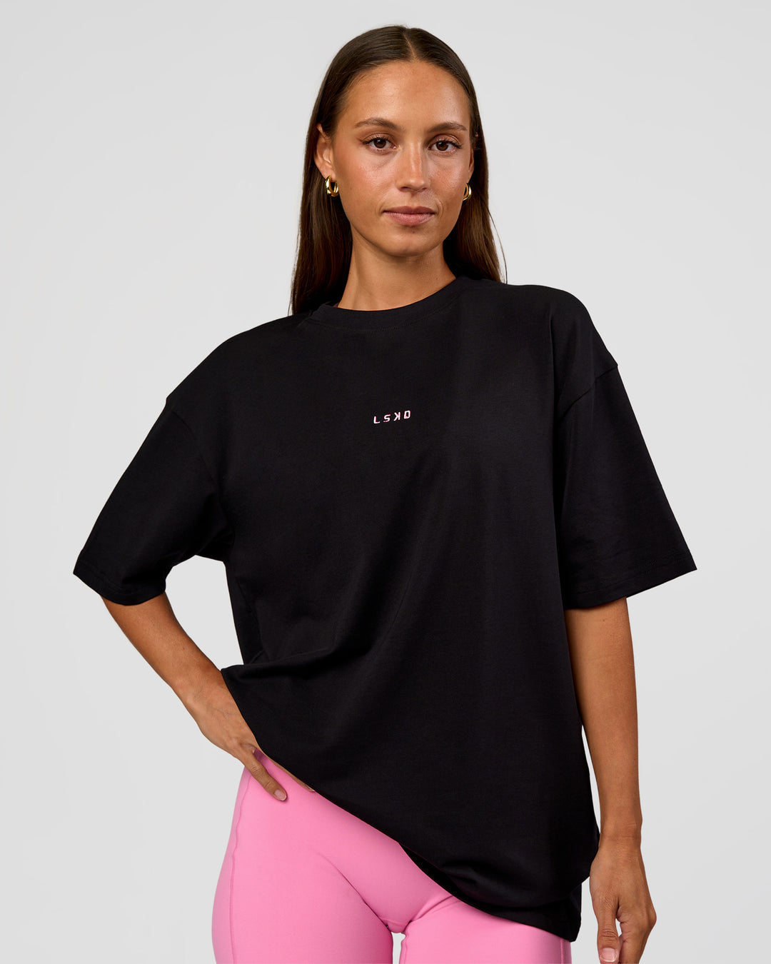 Woman wearing CFT BNE 26 FLXCotton Oversized Tee in Black | Model:Brylee | Size:XS - view 7