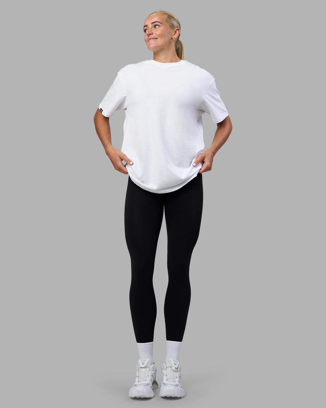 Woman wearing Easy FLXCotton Tee Oversize - White | Model:Katie | Size:XS - view 6