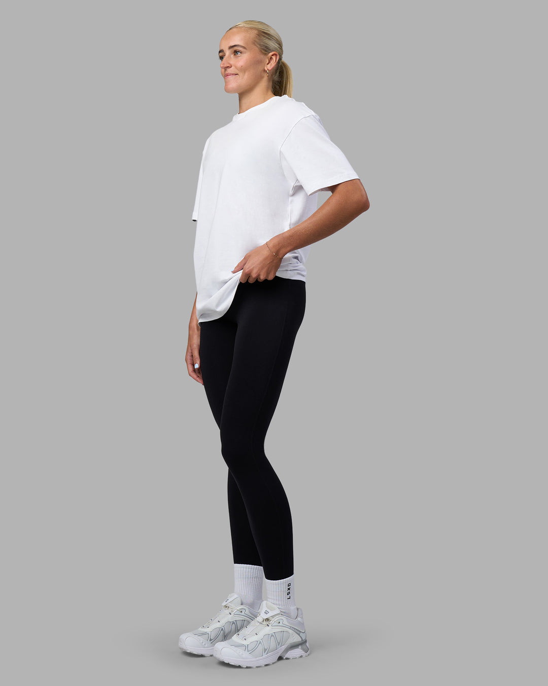 Woman wearing Easy FLXCotton Tee Oversize - White | Model:Katie | Size:XS - view 8