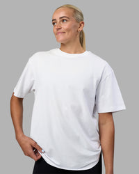 Woman wearing Easy FLXCotton Tee Oversize - White | Model:Katie | Size:XS | Thumbnail Index: 1
