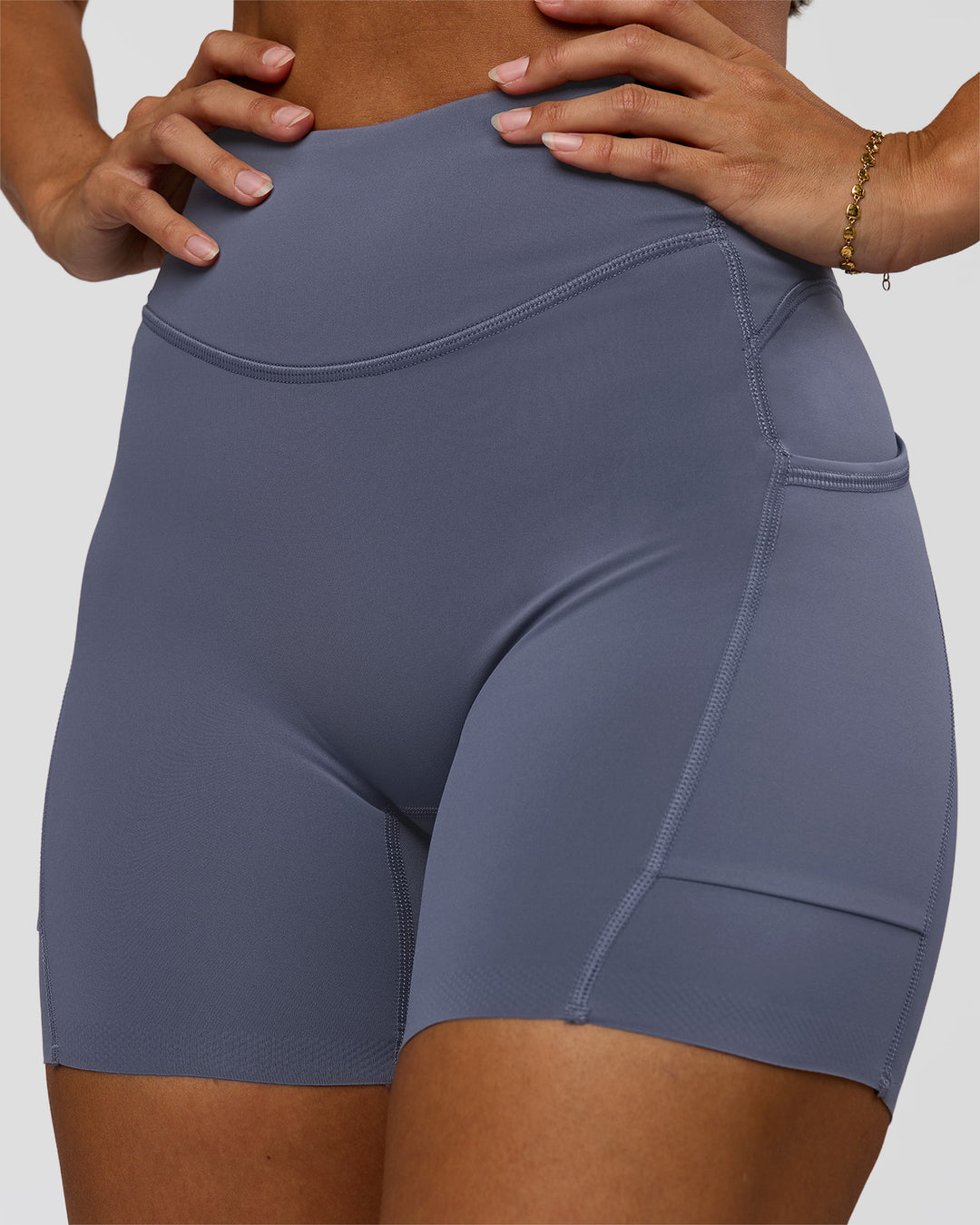 Woman wearing Elite Run High-Rise 5" Short Pockets - Night Shadow | Model:Brylee | Size:XS - view 9