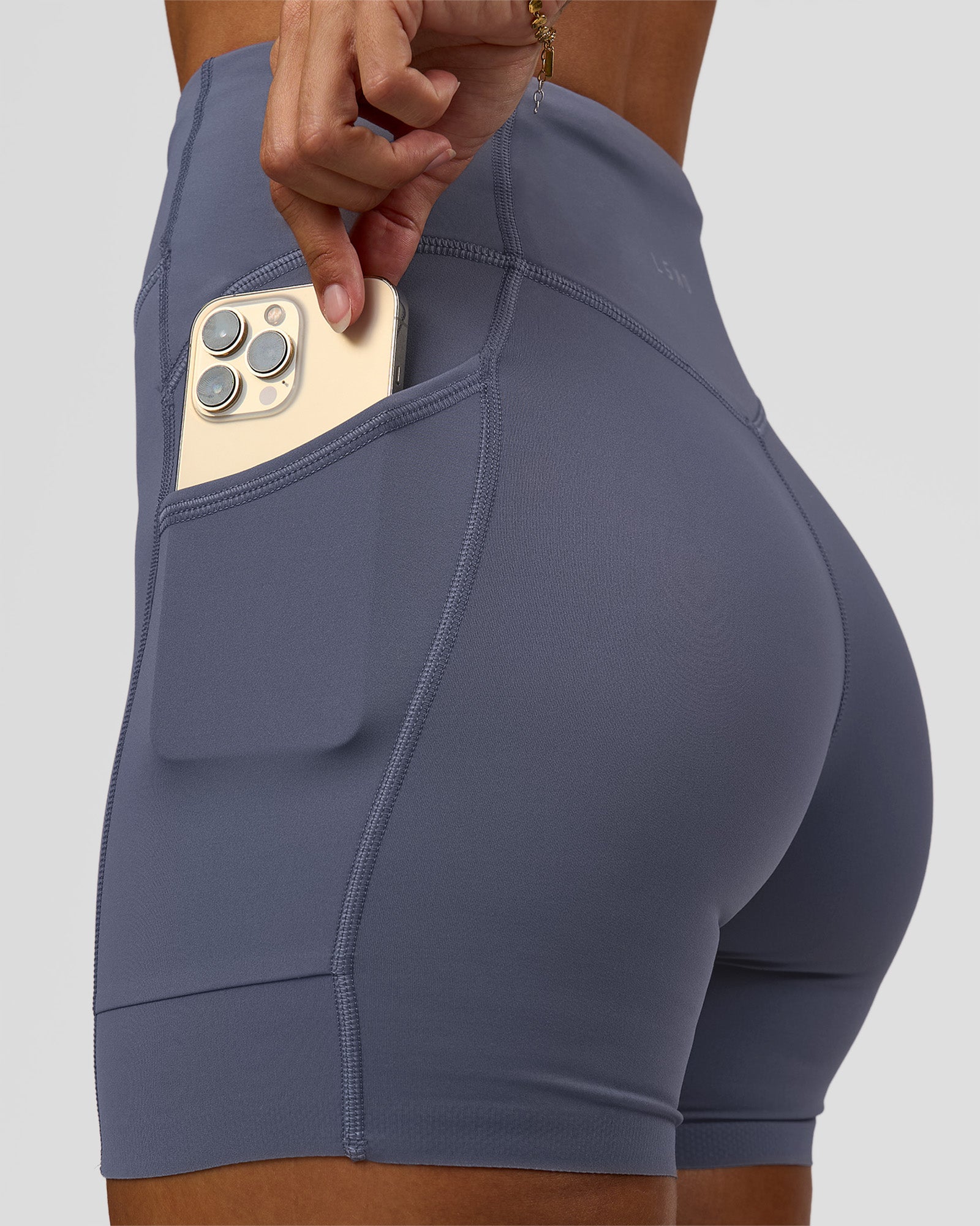 Woman wearing Elite Run High-Rise 5" Short Pockets - Night Shadow | Model:Brylee | Size:XS