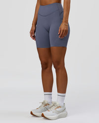 Woman wearing Elite Run High-Rise 7" Short Pockets - Night Shadow | Model:Brylee | Size:XS | Thumbnail Index: 7