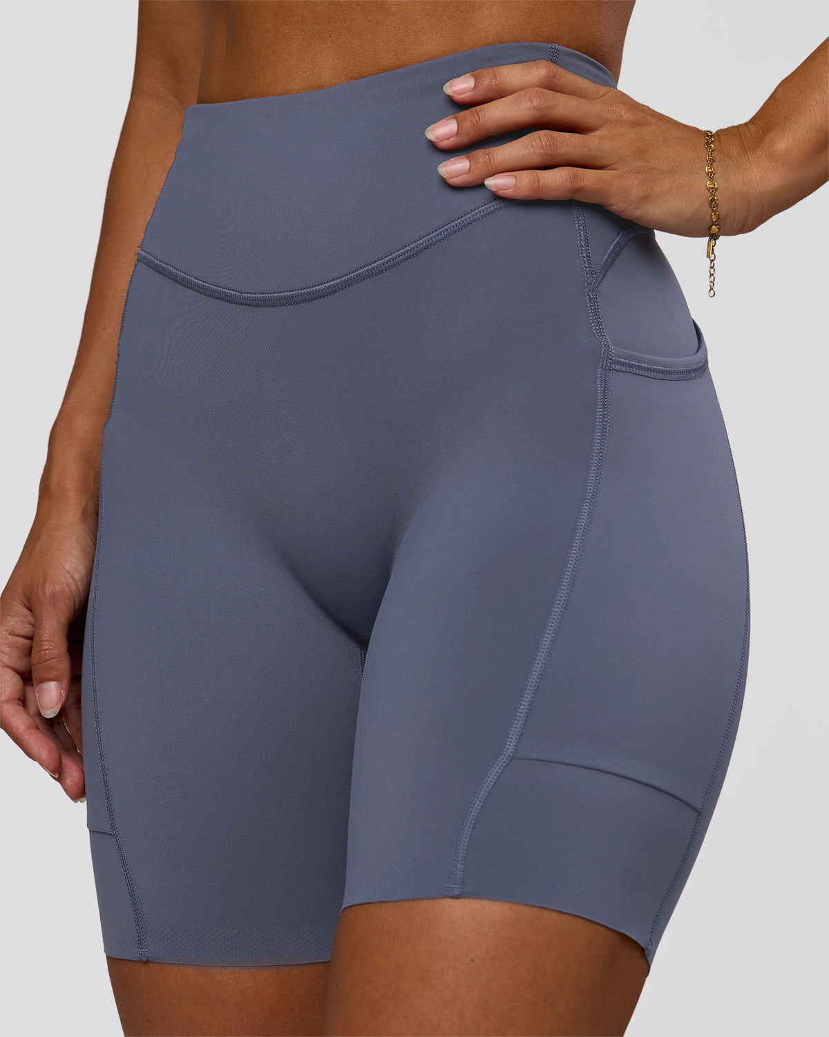 Woman wearing Elite Run High-Rise 7" Short Pockets - Night Shadow | Model:Brylee | Size:XS - view 1