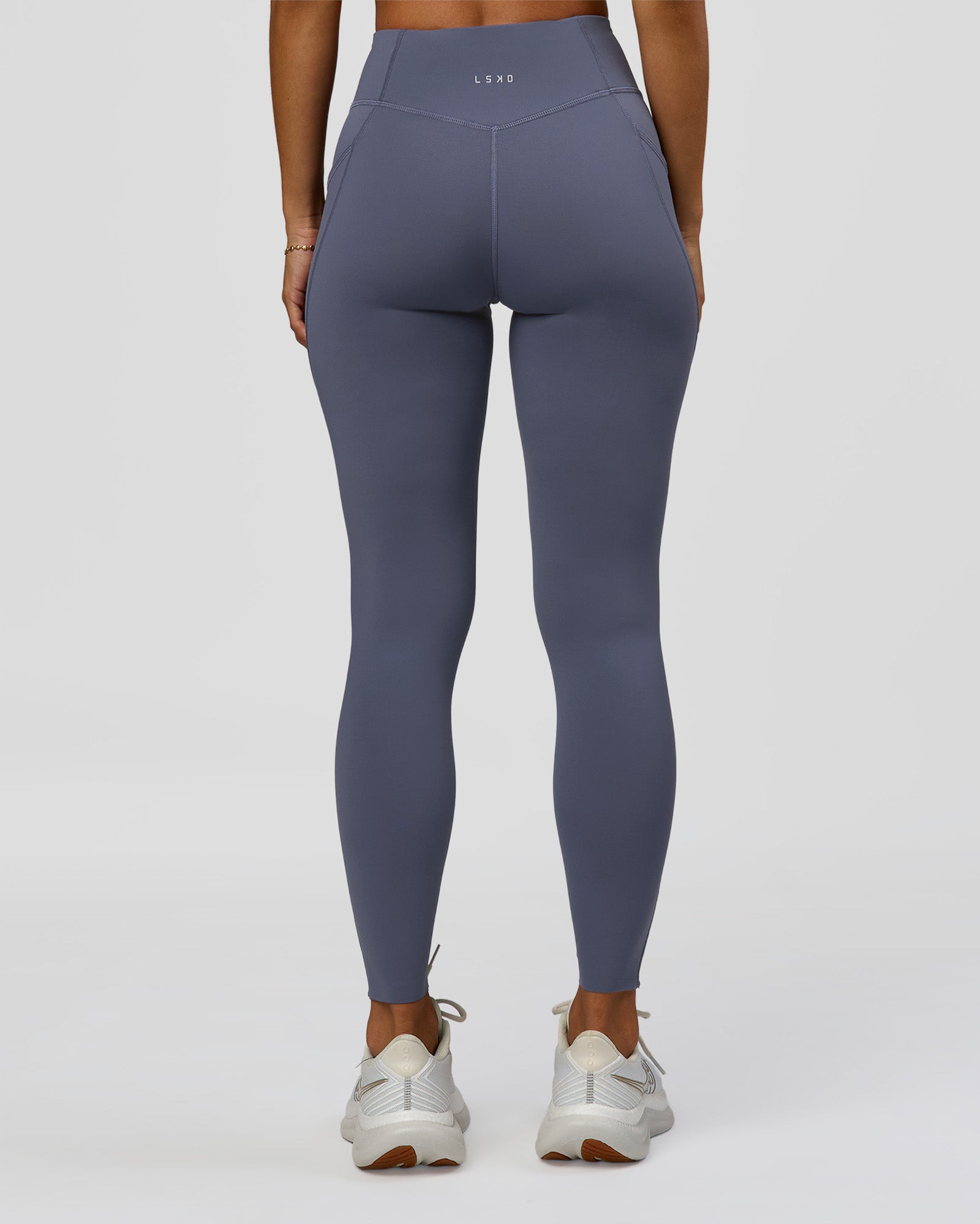 Woman wearing Elite Run High-Rise Full Length Legging Pockets - Night Shadow | Model:Brylee | Size:XS
