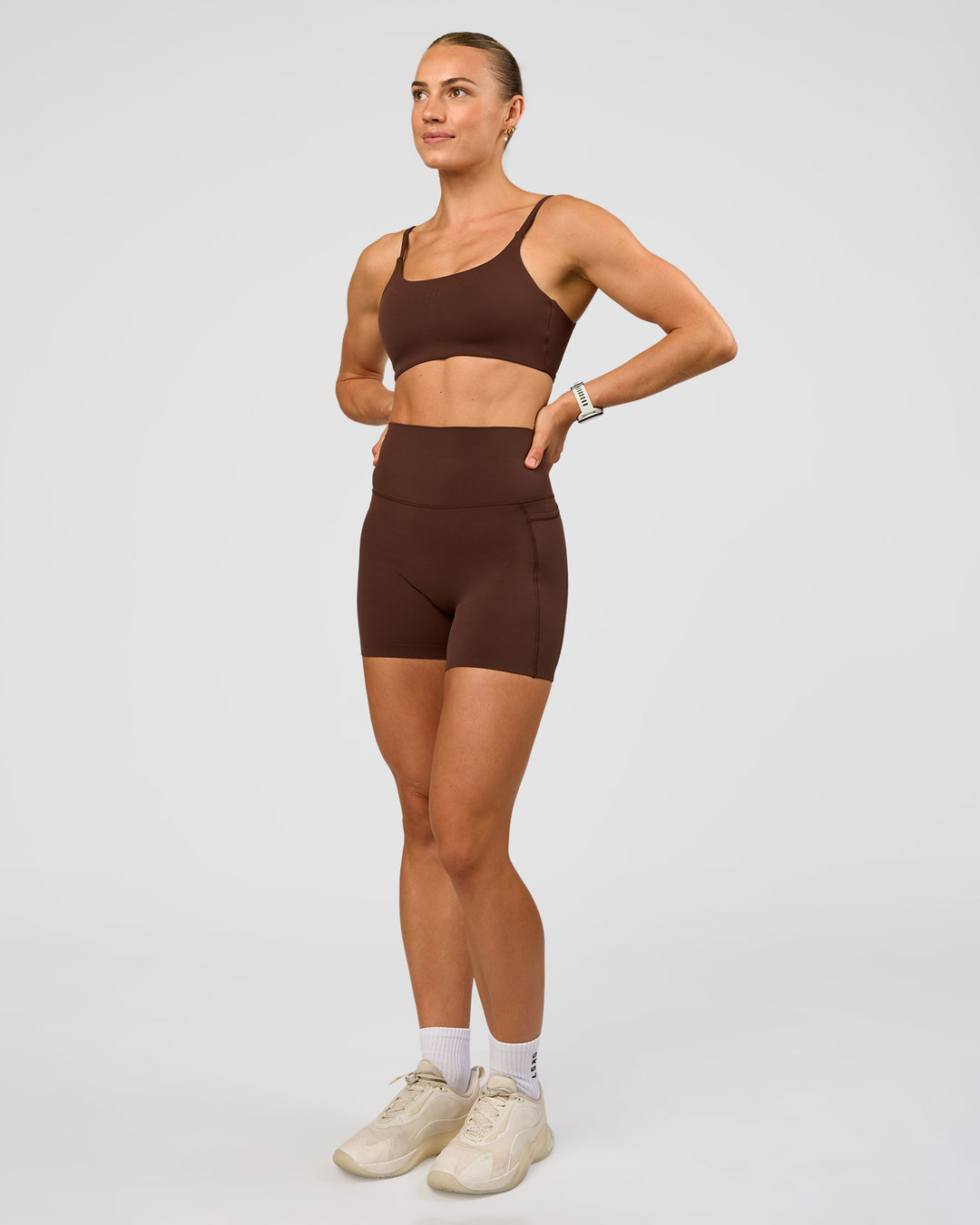 Woman wearing Elixir Ultra High-Rise 4" Short Pockets - Hot Chocolate | Model:Maja | Size:XS - view 7