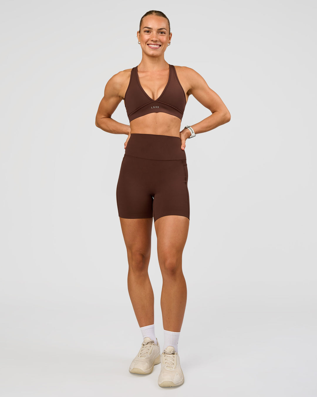 Woman wearing Elixir Ultra High-Rise 6” Short Pockets - Hot Chocolate | Model:Maja | Size:XS - view 5