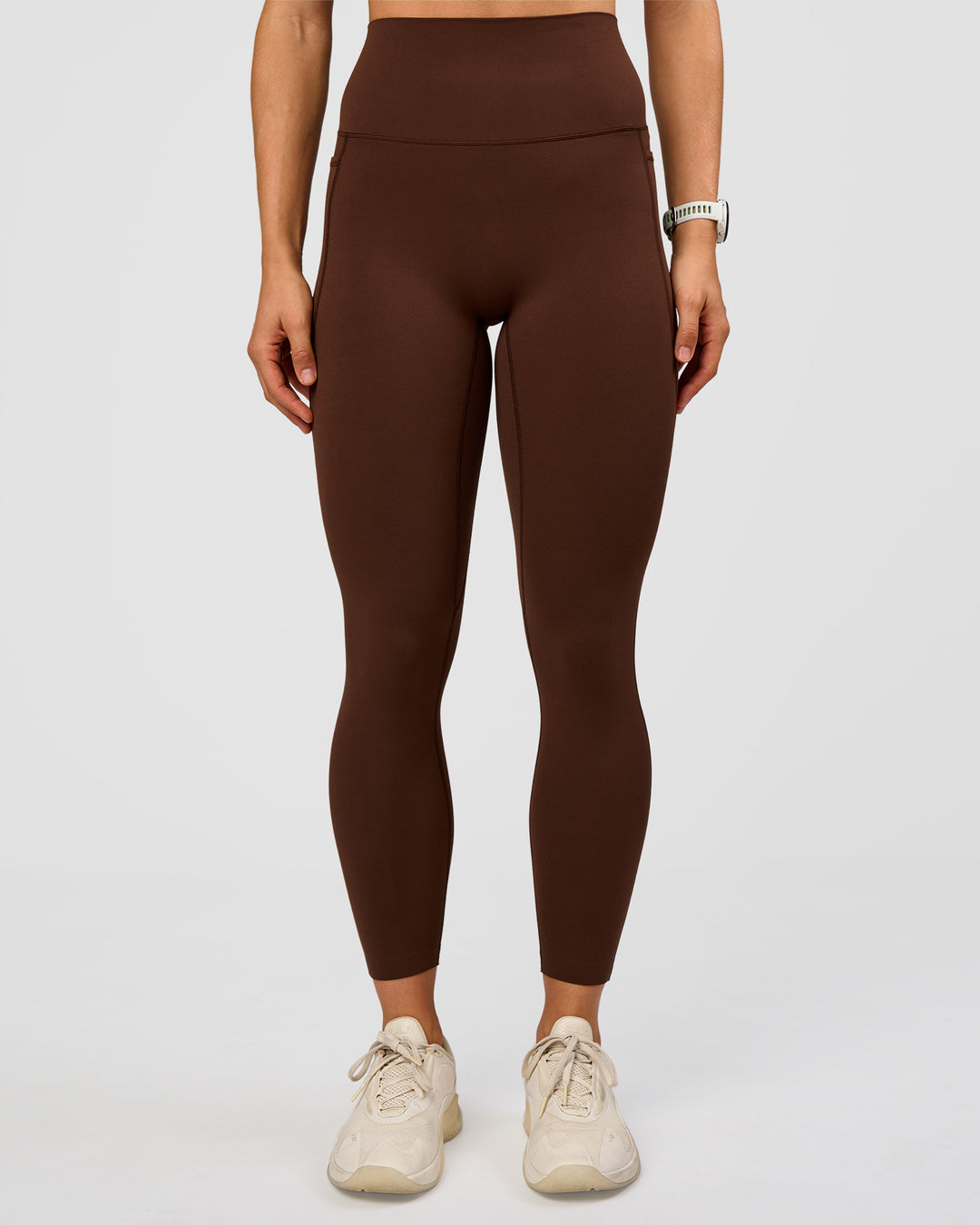 Woman wearing Elixir Ultra High-Rise 7/8 Legging Pockets - Hot Chocolate | Model:Maja | Size:XS - view 3