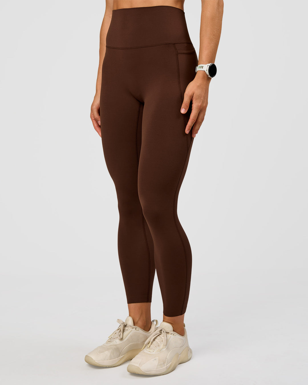 Woman wearing Elixir Ultra High-Rise 7/8 Legging Pockets - Hot Chocolate | Model:Maja | Size:XS - view 7