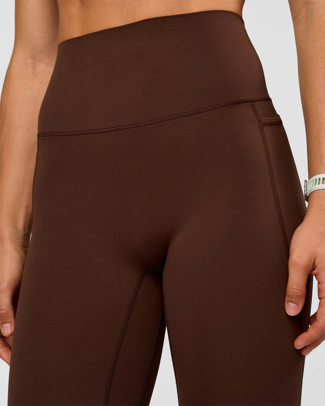 Woman wearing Elixir Ultra High-Rise 7/8 Legging Pockets - Hot Chocolate | Model:Maja | Size:XS - view 8