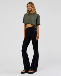 Woman wearing Everyday Elevation FLXCotton Oversized Tee - Carbon Green Washed -White | Model:Leilai | Size:XS | Thumbnail Index: 12