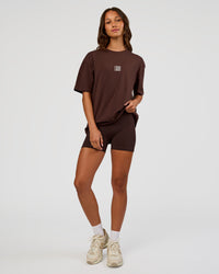 Woman wearing Everyday Elevation FLXCotton Oversized Tee - Hot Chocolate-Off White | Model:Dakota | Size:XS | Thumbnail Index: 6