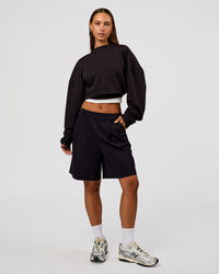 Woman wearing Everyday Elevation Waffle Oversized Sweater - Black | Model:Brylee | Size:XS | Thumbnail Index: 6
