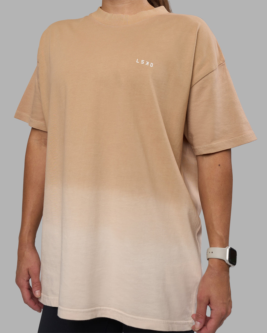 Woman wearing Faded Heavyweight Oversized Tee - Warm Smoke-White | Model:Hannah | Size:XS - view 10