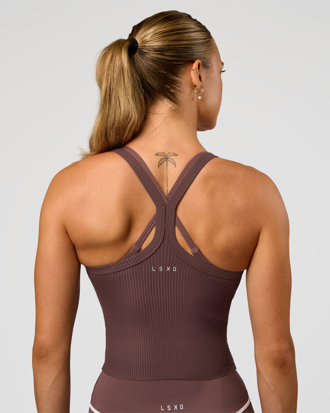 Woman wearing Flame Ribbed Tank - Cocoa Powder | Model:Maja | Size:XS - view 3