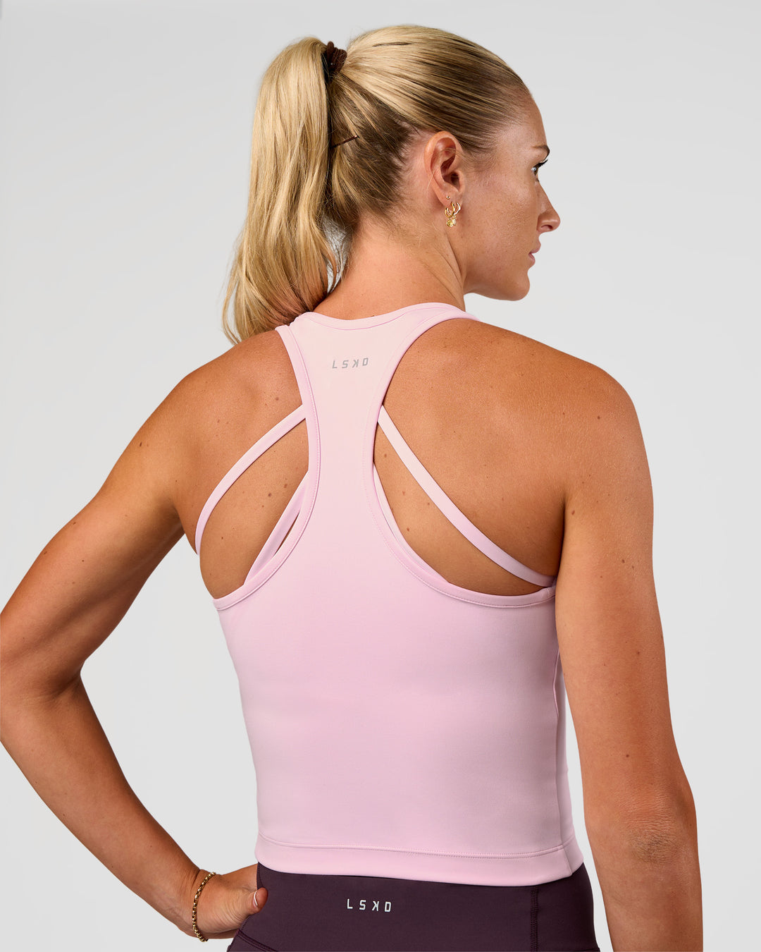 Woman wearing Flow Performance Tank 2.0 - Marshmallow | Model:Emelia | Size:XS - view 2