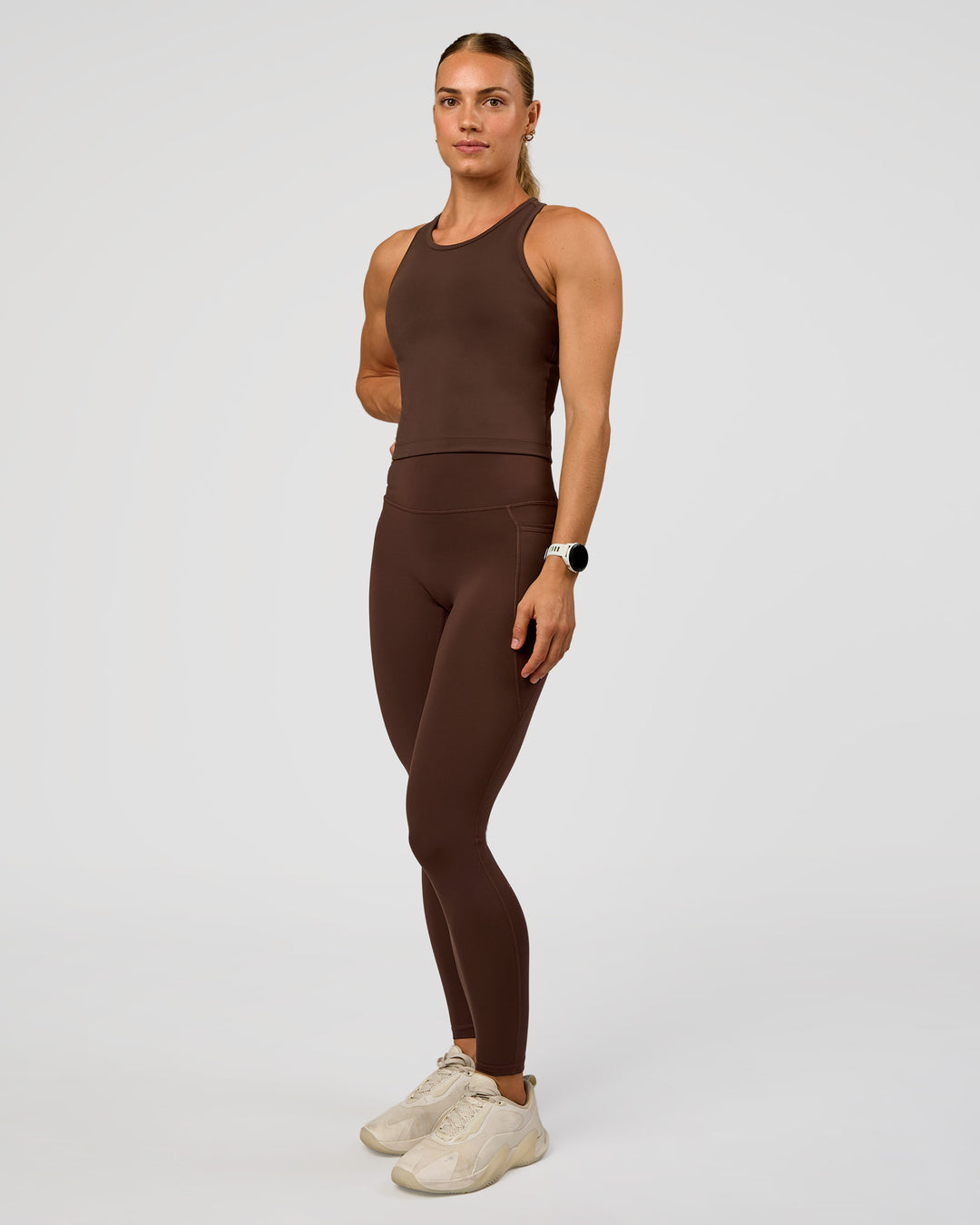 Woman wearing Flow Performance Tank 2.0 - Hot Chocolate | Model:Maja | Size:XS - view 2
