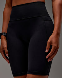 Woman wearing Fusion Ultra High-Rise 9" Short Pockets - Black | Model:Txai | Size:XS | Thumbnail Index: 19