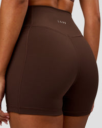 Woman wearing Fusion Ultra High-Rise 4" Short Pockets - Hot Chocolate | Model:Charli | Size:XS | Thumbnail Index: 9