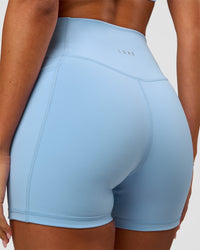 Woman wearing Fusion Ultra High-Rise 4" Short Pockets - Open Air | Model:Charli | Size:XS | Thumbnail Index: 8