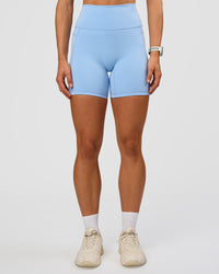 Woman wearing Fusion Ultra High-Rise 6" Short Pockets - Open Air | Set:true | Angle:front | Model:Maja | Size:XS | Thumbnail Index: 6
