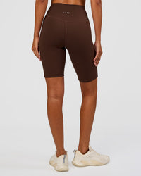 Woman wearing Fusion Ultra High-Rise 9" Short Pockets - Hot Chocolate | Model:Charli | Size:XS | Thumbnail Index: 3