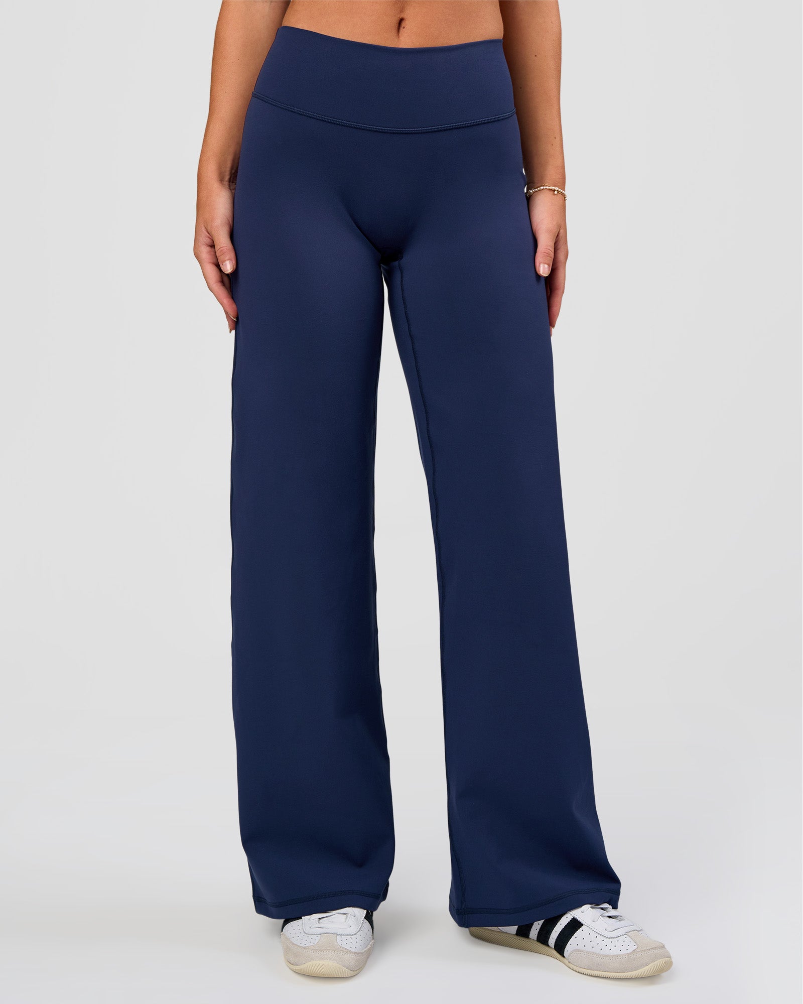Model wearing Fusion V-Contour High-Rise Petite Pant - Future Navy | Model:Issy | Size:XS