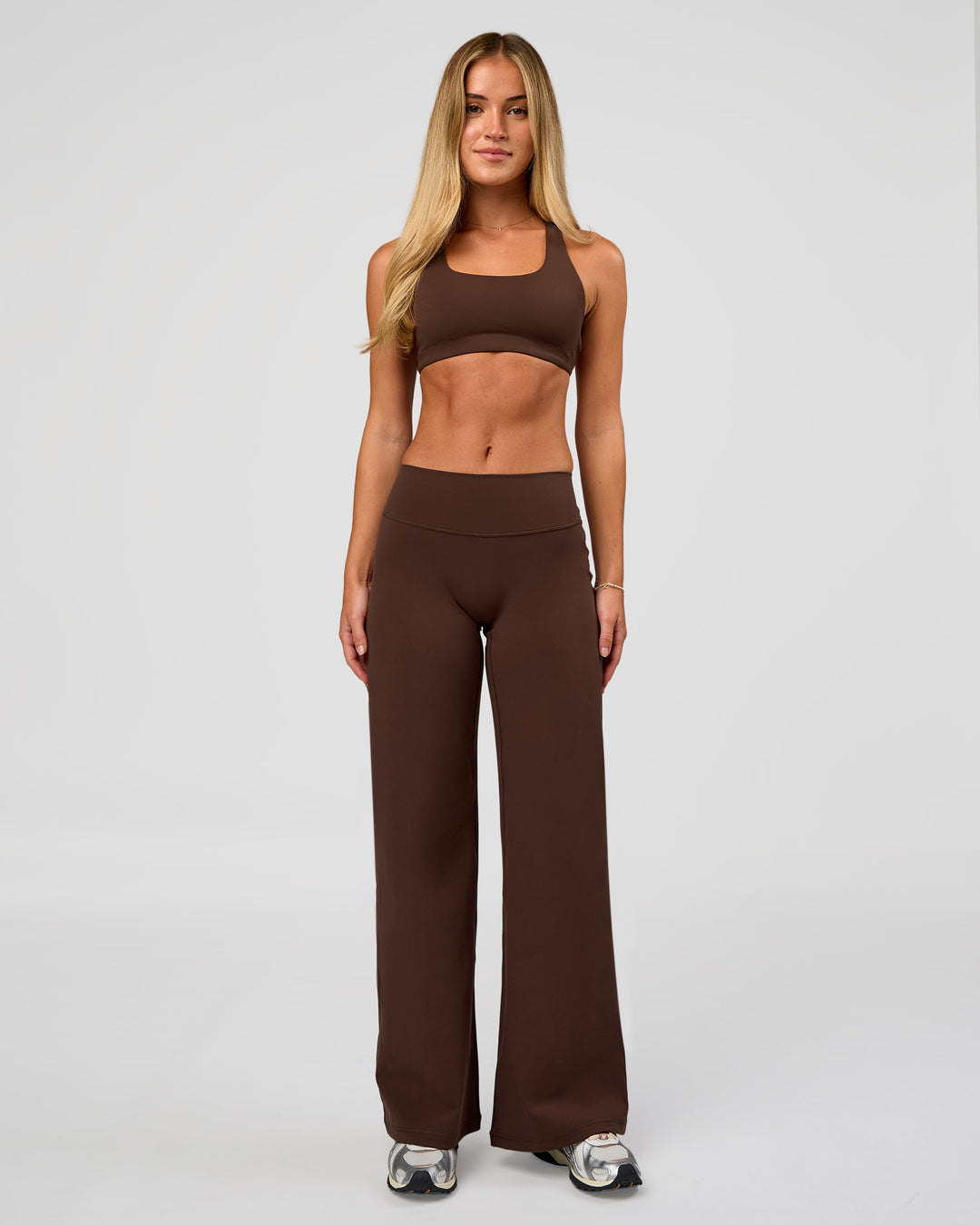 Model wearing Fusion V-Contour High-Rise Petite Pant - Hot Chocolate | Model:Issy | Size:XS - view 3