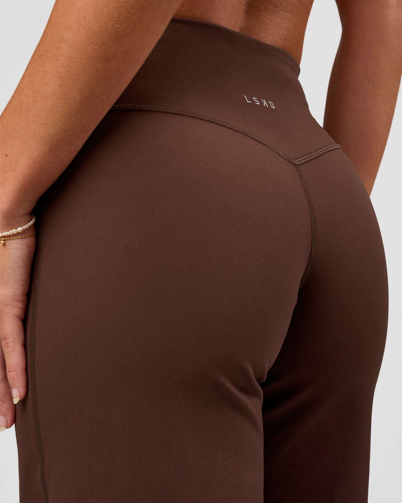 Model wearing Fusion V-Contour High-Rise Petite Pant - Hot Chocolate | Model:Issy | Size:XS