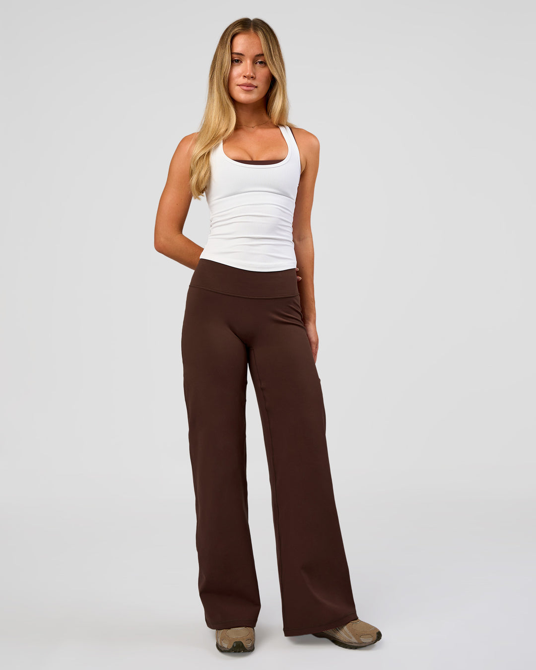 Model wearing Fusion V-Contour High-Rise Petite Pant - Hot Chocolate | Model:Issy | Size:XS - view 11