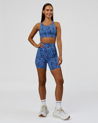 Woman Fusion V-Contour Ultra High-Rise Mid Short Pockets in Energy Print Blue Multi | Model:Brylee | Size:XS | Thumbnail Index: 3