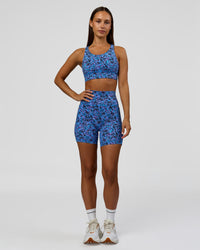 Woman Fusion V-Contour Ultra High-Rise Mid Short Pockets in Energy Print Blue Multi | Model:Brylee | Size:XS | Thumbnail Index: 4