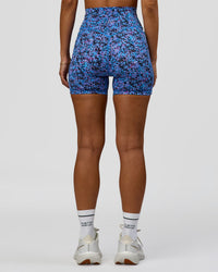 Woman Fusion V-Contour Ultra High-Rise X Short Pockets in Energy Print Blue Multi | Model:Brylee | Size:XS | Thumbnail Index: 6