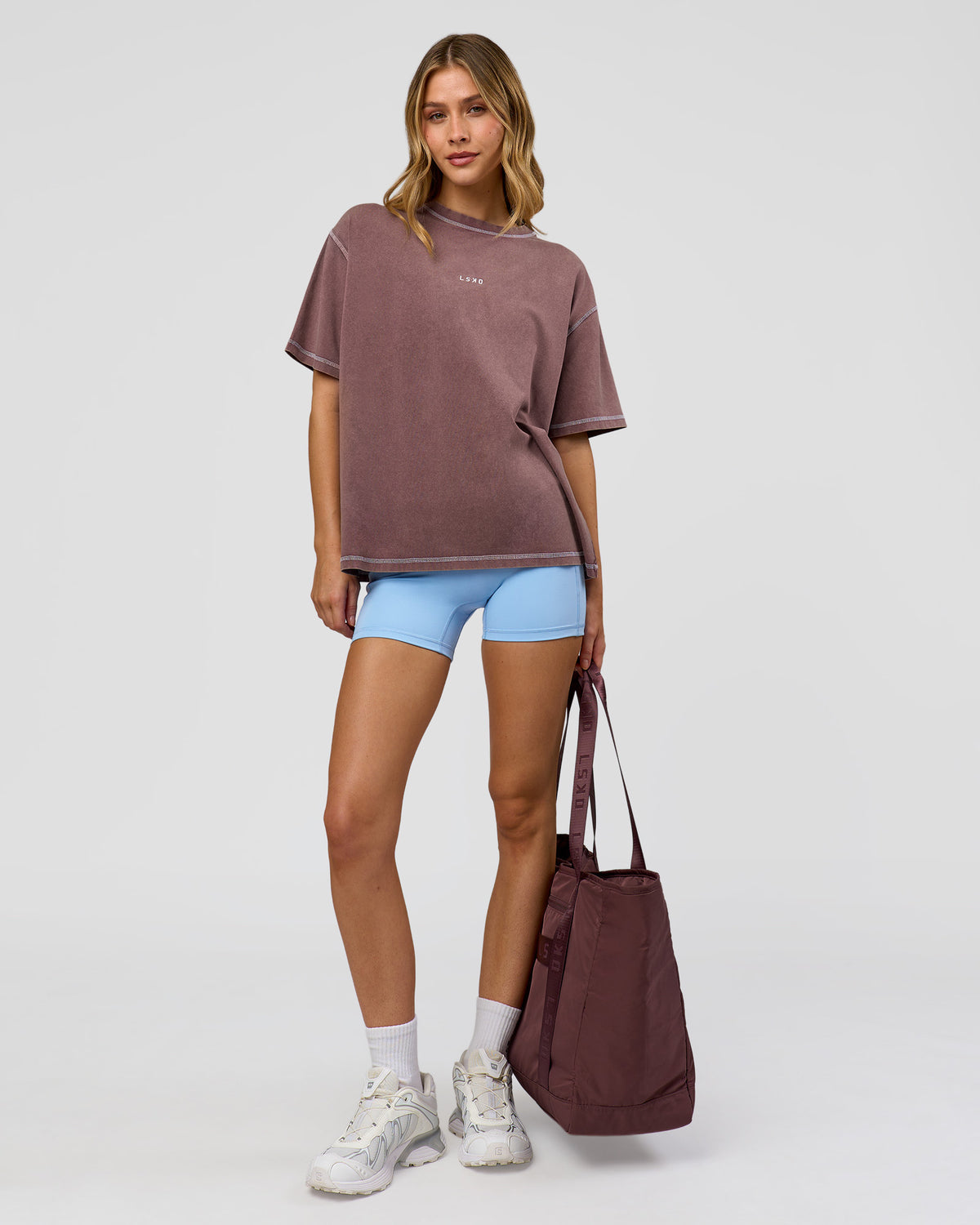 Woman wearing Go-To Contrast Oversized Heavyweight FLXCotton Tee - Cocoa Powder Washed-White | Model:Leilani | Size:XS