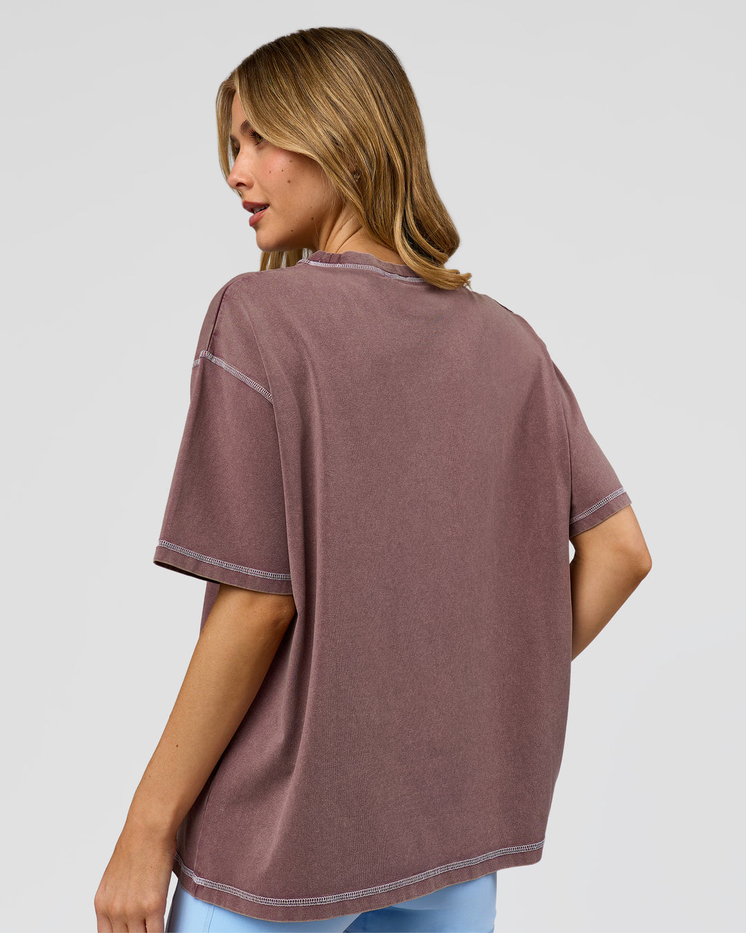 Woman wearing Go-To Contrast Oversized Heavyweight FLXCotton Tee - Cocoa Powder Washed-White | Model:Leilani | Size:XS - view 3