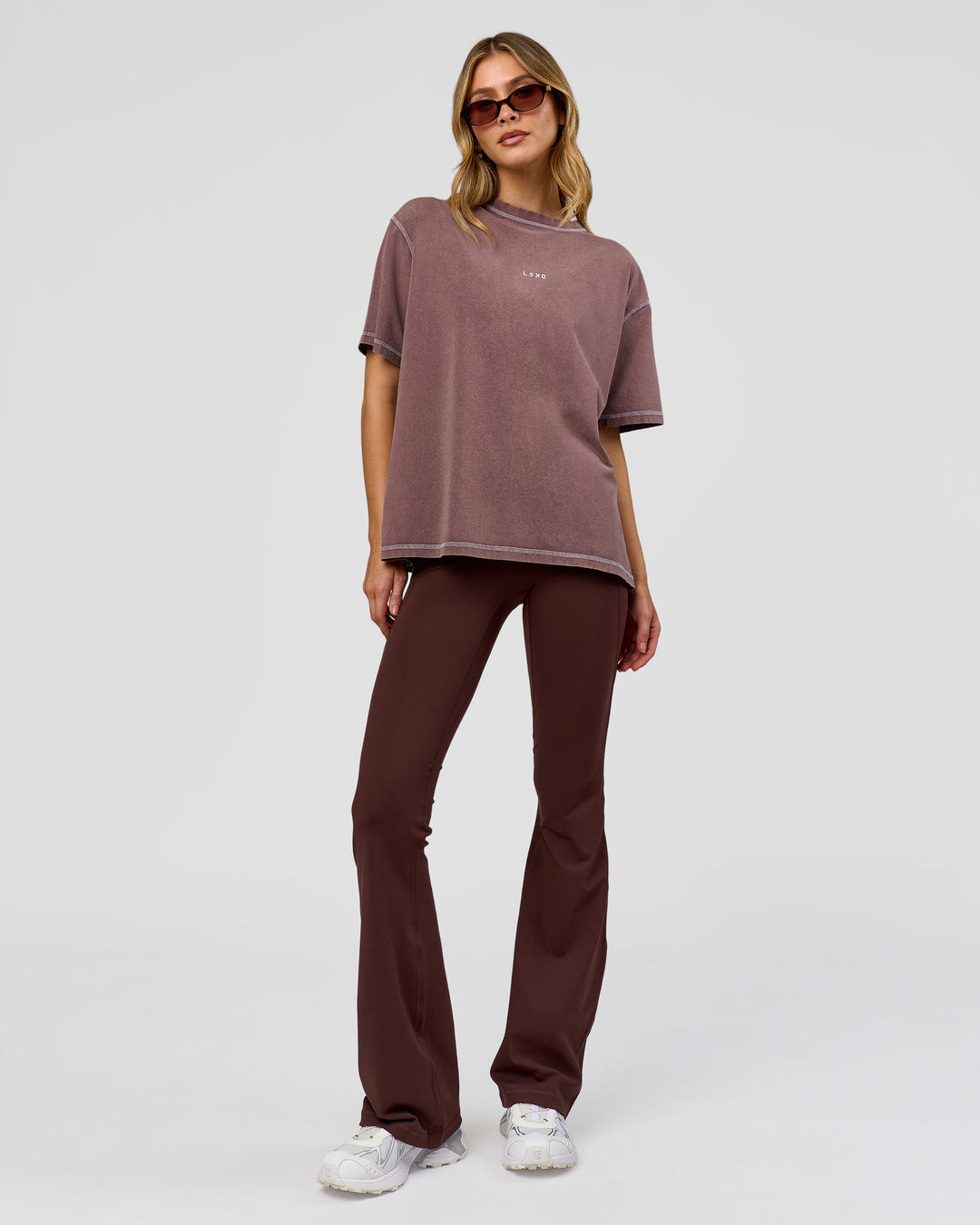 Woman wearing Go-To Contrast Oversized Heavyweight FLXCotton Tee - Cocoa Powder Washed-White | Model:Leilani | Size:XS - view 4