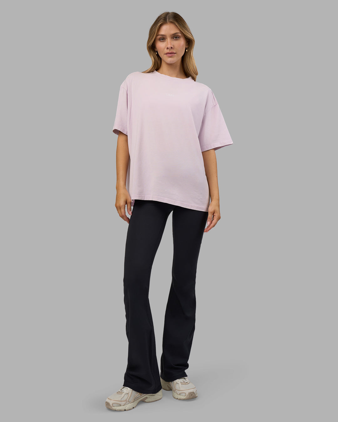 Woman wearing Go-To FLXCotton Oversized Tee - Fair Orchid Washed | Model:Leilani | Size:XS - view 4