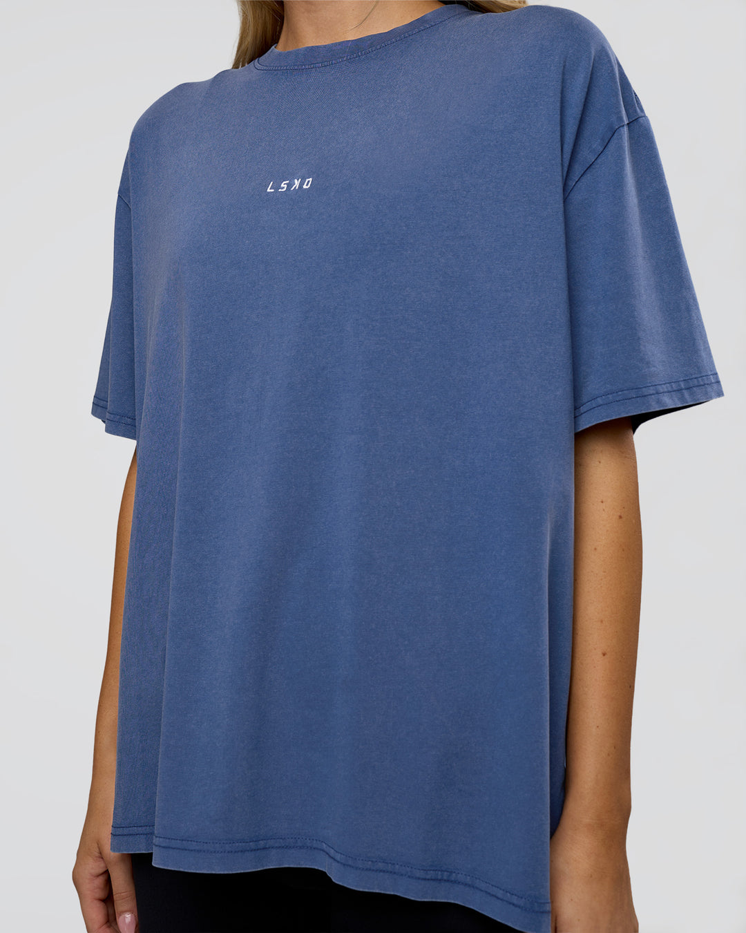 Woman wearing Go-To FLXCotton Oversized Tee - Midnight Blue Washed-White | Model:Leilani | Size:XS - view 5