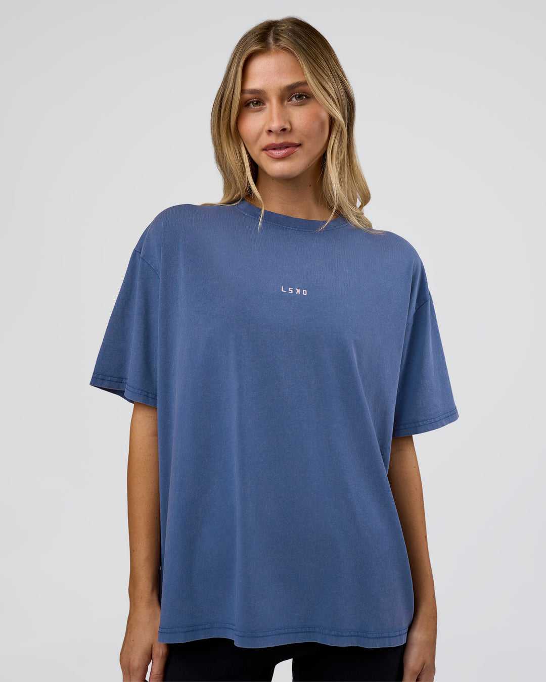 Woman wearing Go-To FLXCotton Oversized Tee - Midnight Blue Washed-White | Model:Leilani | Size:XS - view 1
