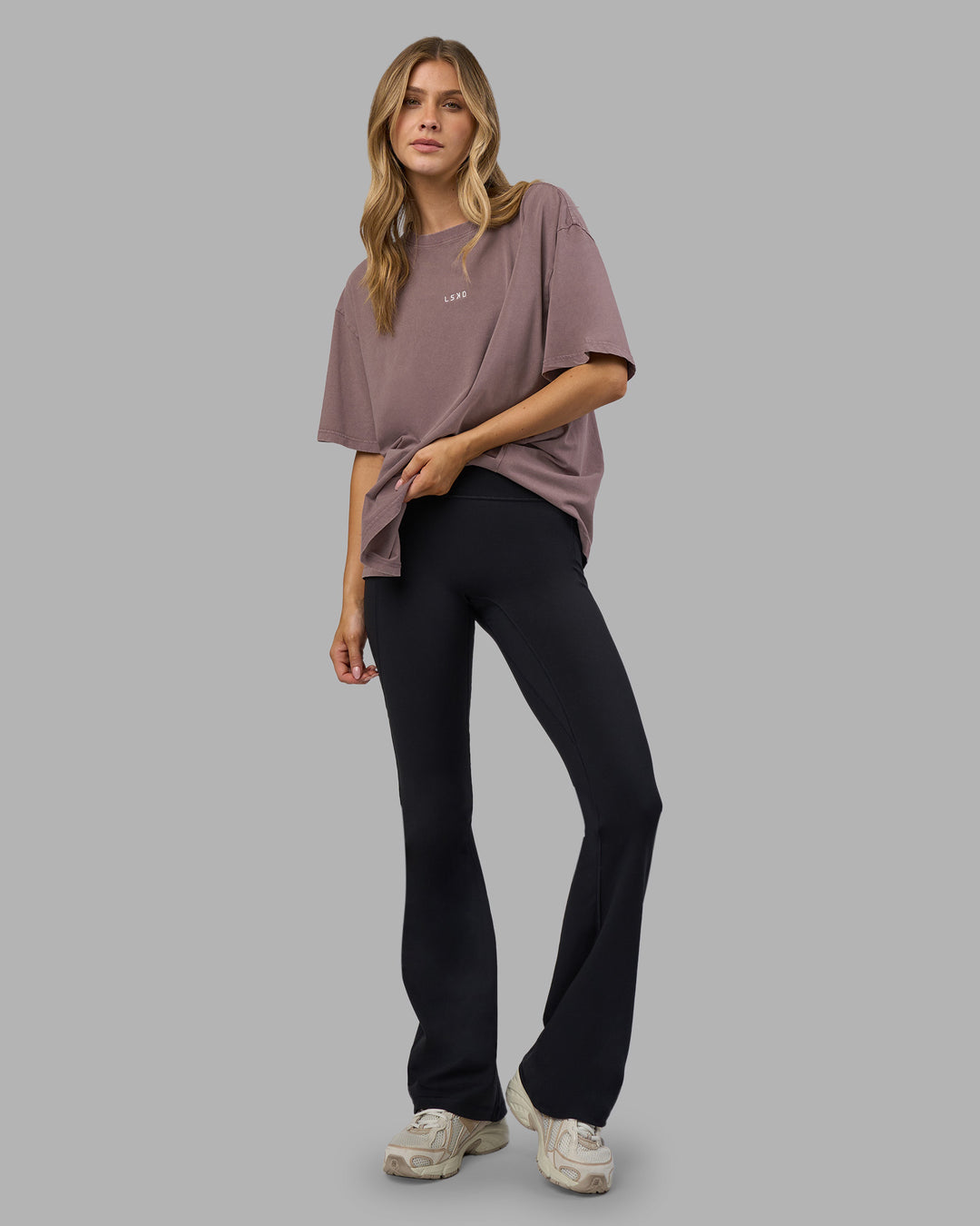 Woman wearing Go-To FLXCotton Oversized Tee - Peppercorn Washed | Model:Leilani | Size:XS - view 3
